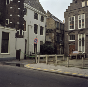 859611 Gezicht op een enkele panden op een onbekende locatie te Utrecht.